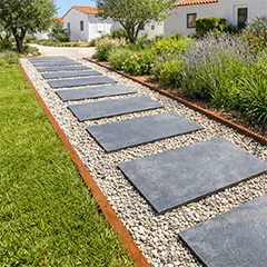 Profili di rivestimento in acciaio corten per una rifinitura pulita di bordi e delimitazioni